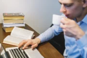 Choisir un évaluateur : la responsabilité de l'auteur et de l'éditeur