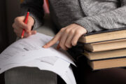 Comment décrire correctement les limites d'une étude dans un article scientifique