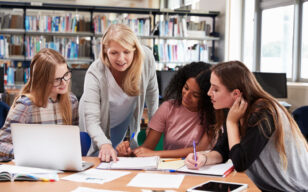 Comment enseigner efficacement aux étudiants à rédiger des textes scientifiques