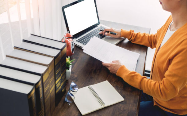 Prépublication vs postpublication : quelle est la différence et quels sont les droits de l'auteur ?
