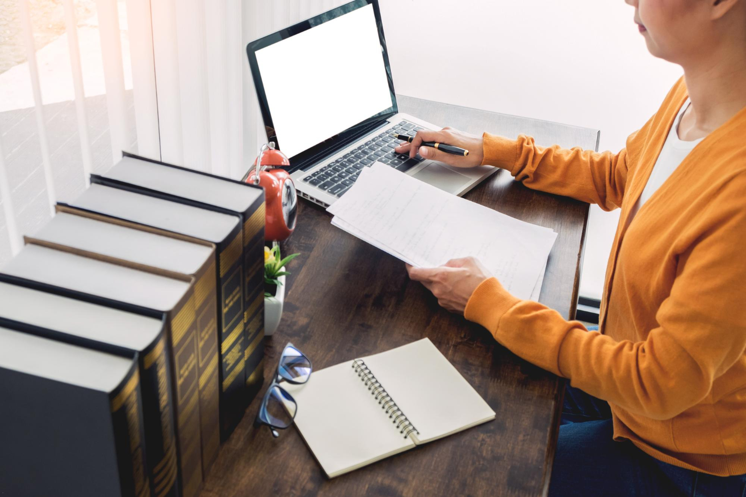 Prépublication vs postpublication : quelle est la différence et quels sont les droits de l'auteur ?