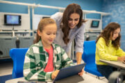 Jeux vidéo et plateformes interactives à l'école : comment retenir l'attention des élèves
