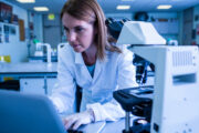 Aspects éthiques et règles de description des expériences biomédicales